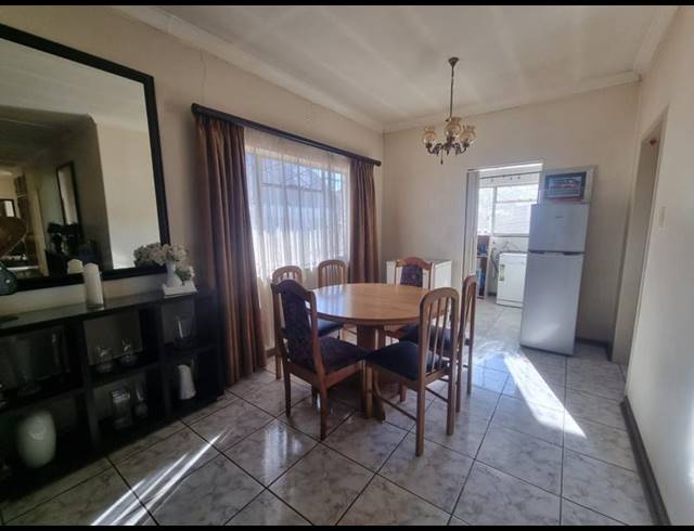 4 BEDROOM HOUSE FOR SALE IN FLORENTIA